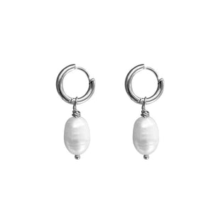 Clean Pearl Earring