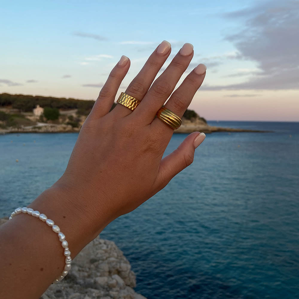 Clean Pearl Bracelet